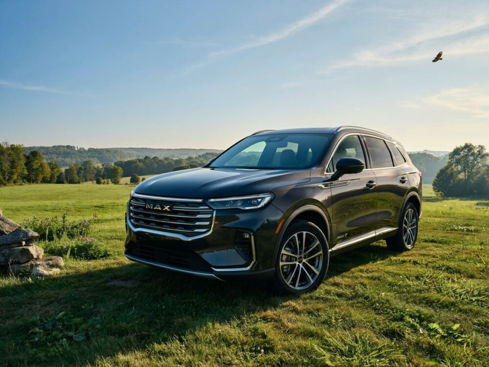 SUV Max 9 na drodze terenowej