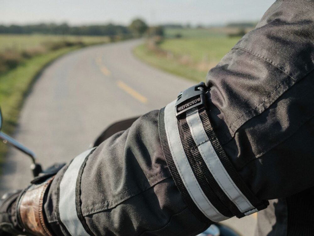 szelki odblaskowe na motocyklu